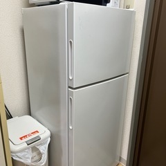 冷蔵庫　洗濯機　電子レンジ　カーテン　電気ケトルの画像