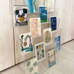 アクリル製ポストカードスタンドの画像