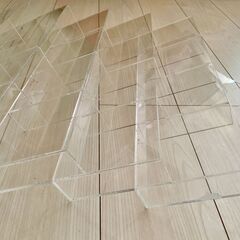 アクリル製ポストカードスタンドの画像