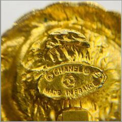 【❗️✨ワンポイント✨❗️】CHANEL（シャネル）ヴィンテージイヤリング 片耳のみ／ココマーク／ブラック×ゴールドの画像