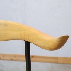 CRASH GATE(クラッシュゲート)/NOR(ノル)のラウルダイニングチェア です。アッシュ材とスチール脚の異素材の組み合わせがスッキリと洗練された印象のセミアームチェアです。の画像