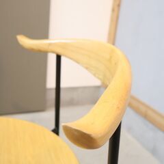 CRASH GATE(クラッシュゲート)/NOR(ノル)のラウルダイニングチェア 2脚セットです。アッシュ材とスチール脚の異素材の組み合わせがスッキリと洗練された印象のセミアームチェアです。の画像