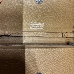 メゾンマルジェラ　ベージュ レザー ショルダーバッグの画像