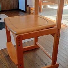 木製でとても綺麗なイスですの画像