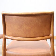 デンマークのメーカーJ.L.Moller(ジェイ.エル.モラー)社のNo.80 ダイニングチェア 2脚セット。チーク材のナチュラルな質感とスッキリとしたデザインが特徴の木製椅子。北欧家具をインテリアにの画像