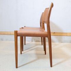 デンマークのメーカーJ.L.Moller(ジェイ.エル.モラー)社のNo.80 ダイニングチェア 2脚セット。チーク材のナチュラルな質感とスッキリとしたデザインが特徴の木製椅子。北欧家具をインテリアにの画像