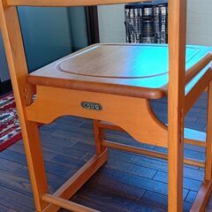 木製でとても綺麗なイスですの画像