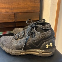 アンダーアーマースニーカーの画像