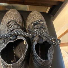 アンダーアーマースニーカーの画像