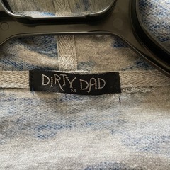 青の迷彩柄パーカーの画像