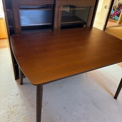 ソファ、布団、テレビボード、ダイニングテーブルなどなどなどの画像