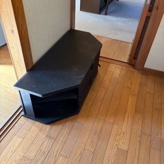 ソファ、布団、テレビボード、ダイニングテーブルなどなどなどの画像