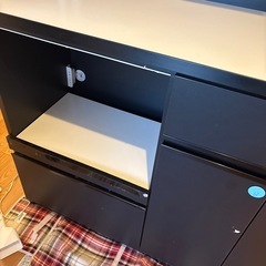 食器棚黒の画像