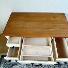 ドレッサーにも、デスクにも…の画像