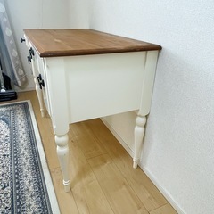 ドレッサーにも、デスクにも…の画像