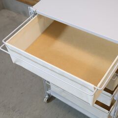 無印良品(MUJI)のスチール4段帆布バスケット付きユニットシェルフ。シンプルなデザインながら収納力もあるのでリビングチェストやランドリーラックとしてもおススメです！の画像