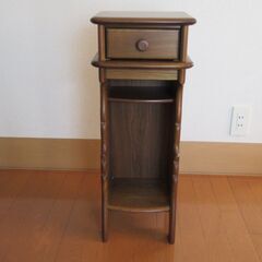 【サイドテーブル】カリモク　木目　ベッドの横にどうぞ！の画像