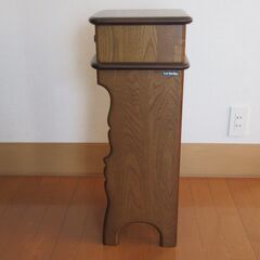 【サイドテーブル】カリモク　木目　ベッドの横にどうぞ！の画像