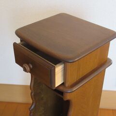 【サイドテーブル】カリモク　木目　ベッドの横にどうぞ！の画像