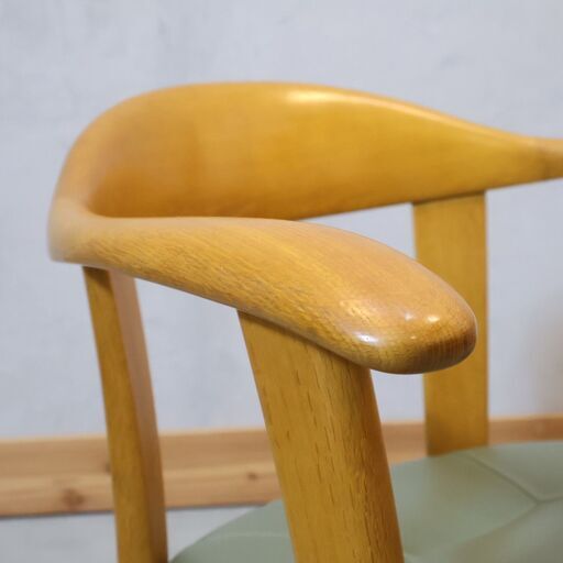 キツツキマークでお馴染みの飛騨産業(HIDA)よりオーク材 アームチェア2