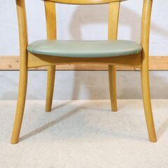 キツツキマークでお馴染みの飛騨産業(HIDA)よりオーク材 アームチェア2脚セットです。ナチュラルな質感と丸みを帯びた優しいデザインのダイニングチェア。北欧スタイルや和モダンなどにも。の画像