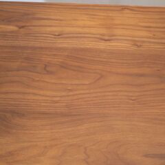 KAGURA(家具蔵)のDAN(ダン) ウォールナット材 ダイニングテーブルです。ナチュラルな質感とシンプルなデザインは置く場所を選ばず、北欧スタイルやカフェ風などにおススメの食卓♪の画像