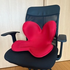 【除菌済み】ゲーミングチェア　オフィスチェア　姿勢矯正クッション付き 　　の画像