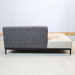 CRASH GATE(クラッシュゲート)/COMFORM(コンフォーム) のTOT(トット) 2Pソファ。アシンメトリーなフォルムが魅力の2人掛けソファ。ロータイプのため空間を広く見せてくれます♪の画像