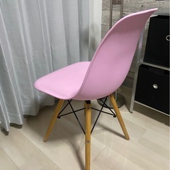 シェルチェア 木製脚 ピンクの画像