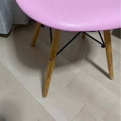 シェルチェア 木製脚 ピンクの画像