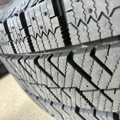 スタッドレスタイヤ　ブリヂストン　ブリザック　日産純正ホイール付き　2023年製　185/70R14  【おまけ付【】の画像