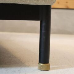 CRASH GATE(クラッシュゲート)/COMFORM(コンフォーム) のTET(テット) 2.5Pソファ。遊び心のあるアシンメトリーなモダンデザインの2.5人掛けソファーはリビングの主役に♪の画像