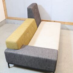 CRASH GATE(クラッシュゲート)/COMFORM(コンフォーム) のTET(テット) 2.5Pソファ。遊び心のあるアシンメトリーなモダンデザインの2.5人掛けソファーはリビングの主役に♪の画像