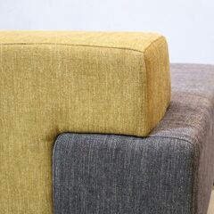 CRASH GATE(クラッシュゲート)/COMFORM(コンフォーム) のTET(テット) 2.5Pソファ。遊び心のあるアシンメトリーなモダンデザインの2.5人掛けソファーはリビングの主役に♪の画像