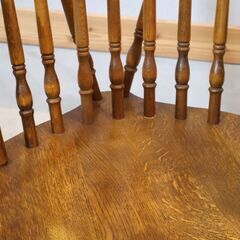 キツツキマークでお馴染みの飛騨産業(HIDA)のウィンザーチェアです。アンティーク調のクラシックなデザインのダイニングチェアーは空間のアクセントに。リビングや寝室のサイドチェアとしてもオススメです♪の画像