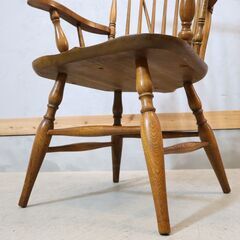 キツツキマークでお馴染みの飛騨産業(HIDA)のウィンザーチェアです。アンティーク調のクラシックなデザインのダイニングチェアーは空間のアクセントに。リビングや寝室のサイドチェアとしてもオススメです♪の画像