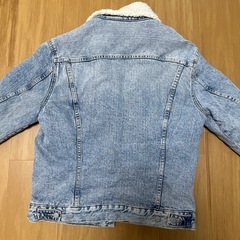 H&M ボア襟付きデニムジャケット Sの画像