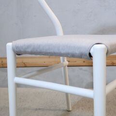 イタリアの新鋭家具ブランドTOOU(トゥー)のJOIコレクション セミアームチェアです。しなやかな曲線を描くフレームデザインが上品な印象のダイニングチェア。屋内外問わず使用できる北欧スタイルのチェア♪の画像