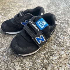 ニューバランス 子供靴の画像