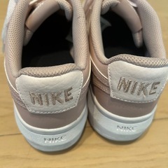 NIKEレディーススニーカー25.5cmの画像