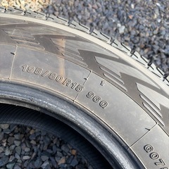 ハイエース　スタッドレスタイヤ4本の画像