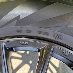 美品✨17inchスタットレスタイヤ4本の画像