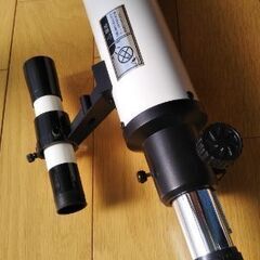 天体望遠鏡　ビクセン　70mmレンズで月も鮮明に見えます🌛三脚無しです。の画像