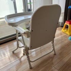 カトージ　KATOJI ローチェア　テーブル付ベビーチェア　の画像