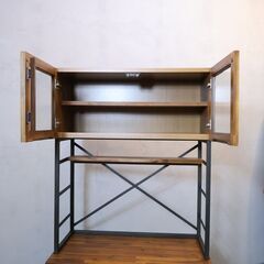 unico(ウニコ)のSWELLA(スウェラ)キッチンボードです。アカシア材を使用したラフでカジュアルな印象の食器棚。西海岸スタイルや男前インテリアなどにオススメのカップボードです！の画像