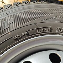 バン用スタッドレスタイヤ 165R14　6PR 　ダンロップ　ウインターマックス 5穴スチールホイール付き　4本　2023年製造　2シーズン使用中古の画像