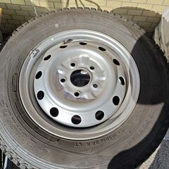 バン用スタッドレスタイヤ 165R14　6PR 　ダンロップ　ウインターマックス 5穴スチールホイール付き　4本　2023年製造　2シーズン使用中古の画像