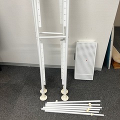 【無料】突っ張り収納ラック（白）可動棚 天井突っ張り式 ※千駄ヶ谷の画像