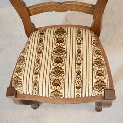 MITSUKOSHI(三越)の高級家具、Brugge(ブルージュ)のオーク材ダイニングチェアです。英国カントリースタイルのエレガントで洗練された雰囲気が魅力の木製椅子。の画像