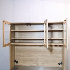 SUETSUGU(末次家具)のLUCIDO(ルシード) キッチンボードです。カウンター天板と前板のステンレスがアクセントになるナチュラルモダンなカップボード。スリムなのでスッキリとした印象に♪の画像